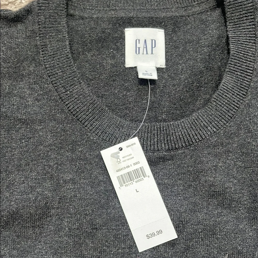 GAP Sweater - Picture 2 of 5